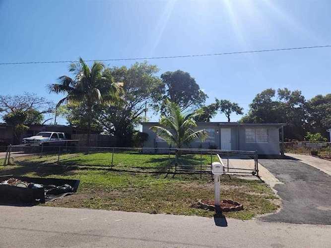 190 Hibiscus Tree Drive Lake Worth, FL 33462
