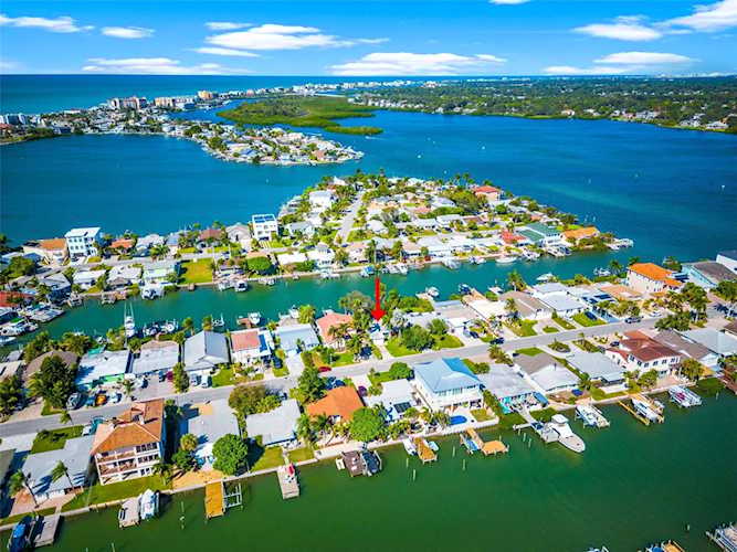 17726 Long Point Dr Redington Shores, FL 33708