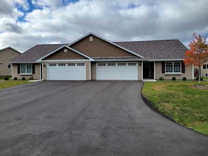 1961 Timberline Dr Oshkosh, Town of Algoma, WI 54904
