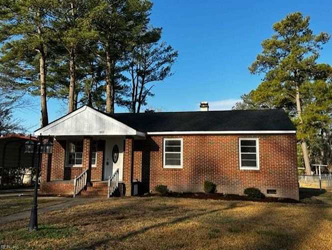 303 Palmyra Dr Suffolk, VA 23434