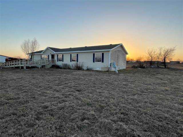 499 County Road 2131 Valley View, TX 76272