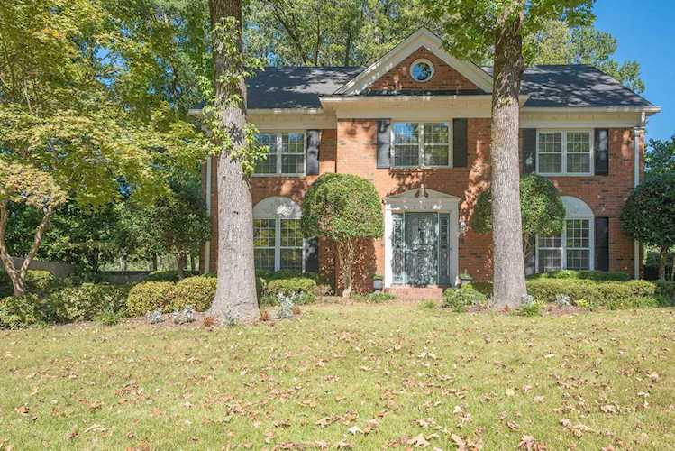 2122 Shallow Ford Cv Germantown, TN 38139