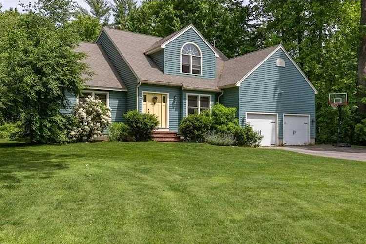 72 Oakmont Dr Concord, NH 03301