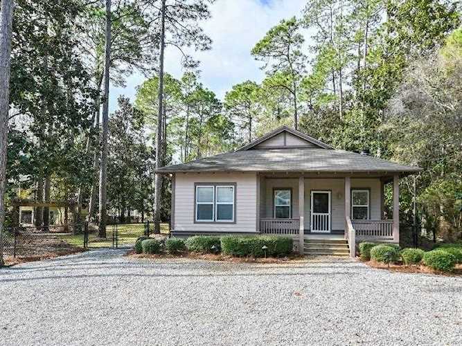 81 Central 8th St Santa Rosa Beach FL 32459 916478 Town Of Santa Rosa home for sale A great home in which to start your family. Home has fireplace, separate dining room off kitchen,... Photo 1