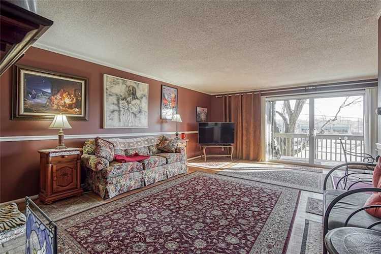 8708 Metcalf Ave #107 Overland Park, KS 66212