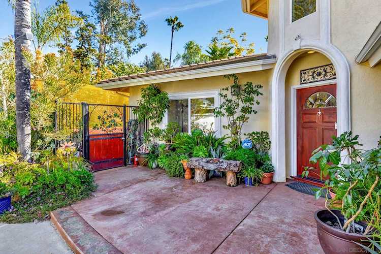 2557 La Serena Escondido, CA 92025