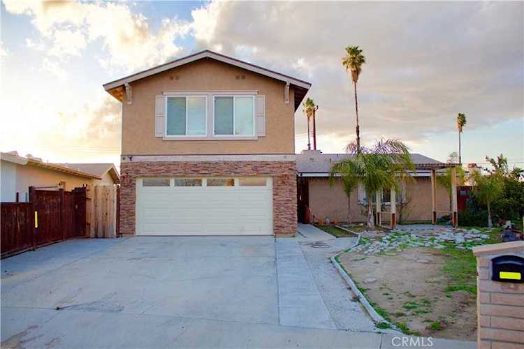 921 S Thompson St Hemet, CA 92543