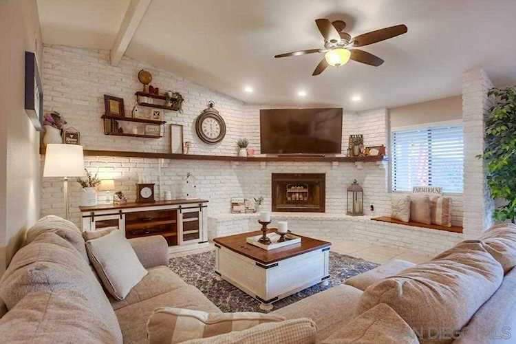 16390 Whispering Oaks Dr Ramona, CA 92065