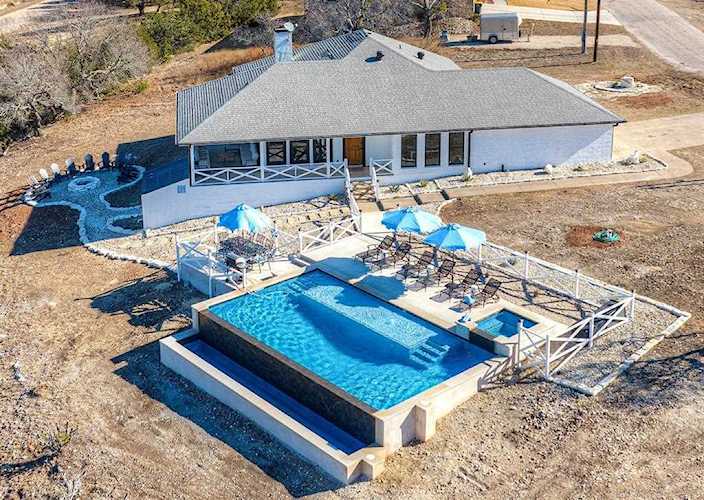 1148 Balcones DR Fredericksburg, TX 78624