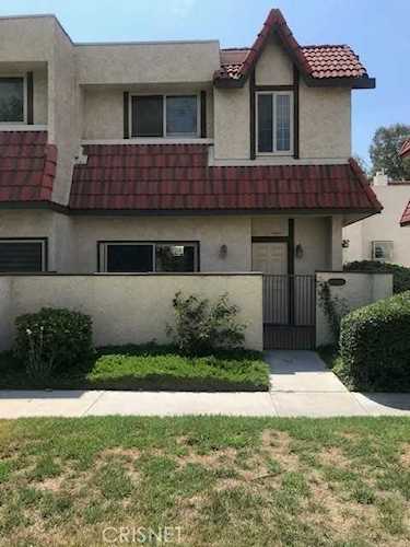 17951 River Circle #4 Canyon Country, CA 91387