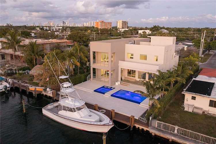 12940 N Bayshore Dr North Miami, FL 33181