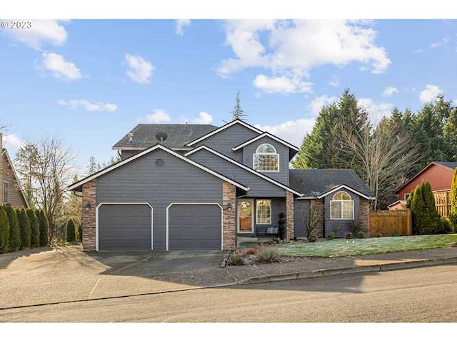 552 E 5th ST La Center, WA 98629