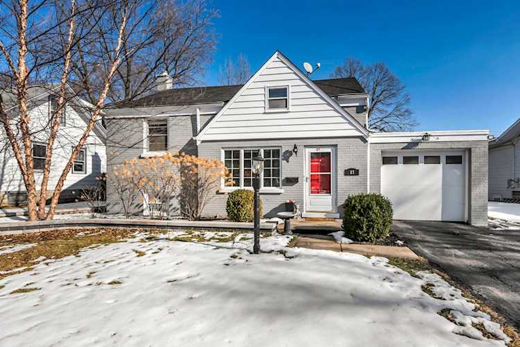 27 S Lincoln St Westmont, IL 60559