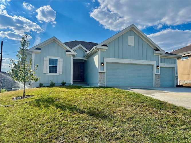 1058 Fir Ln Liberty, MO 64068