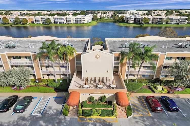 7402 N Devon Dr #106 Tamarac, FL 33321