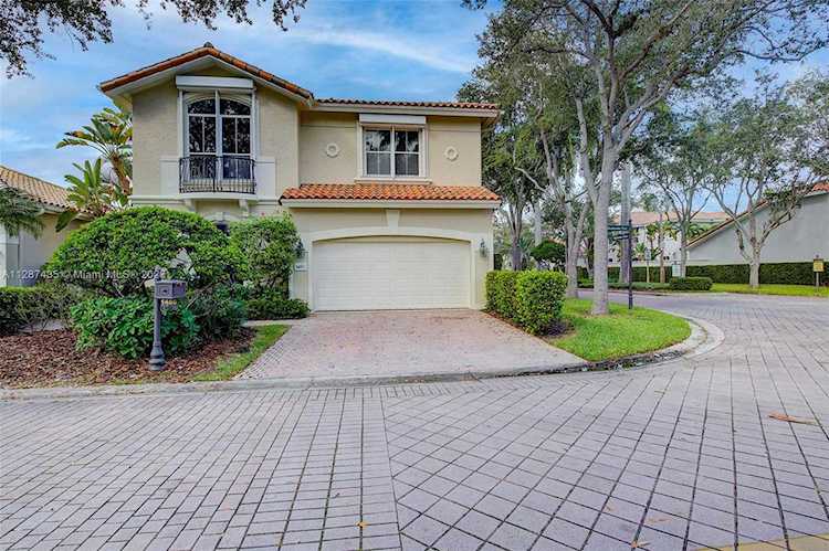 1486 Breakwater Ter Hollywood, FL 33019