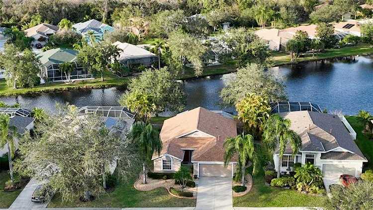 4969 Creekside Trl Sarasota, FL 34243 | MLS A4559357 Photo 1