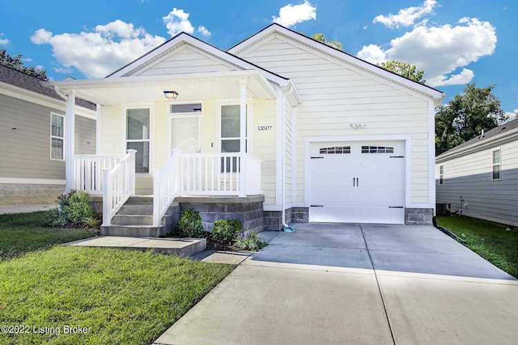 13507 Park Springs Ln Louisville, KY 40245