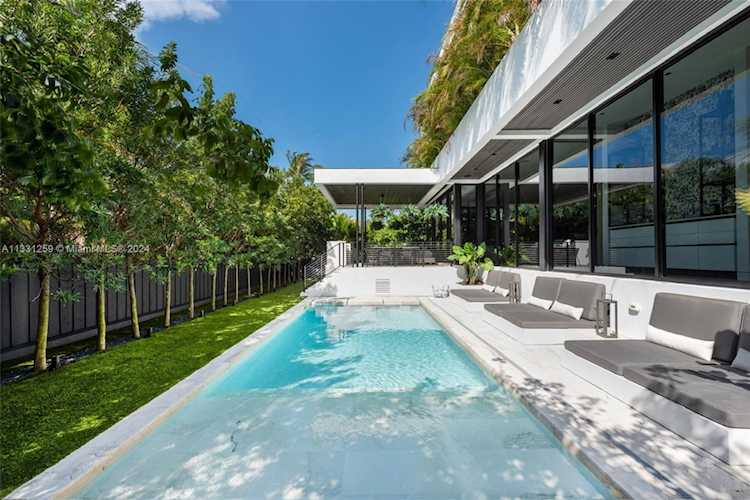 650 Warren Ln Key Biscayne, FL 33149