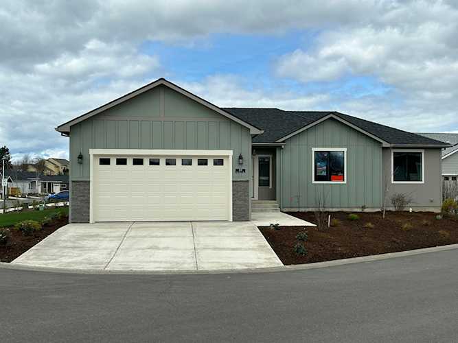 115 Oak Valley Dr Talent, OR 97540