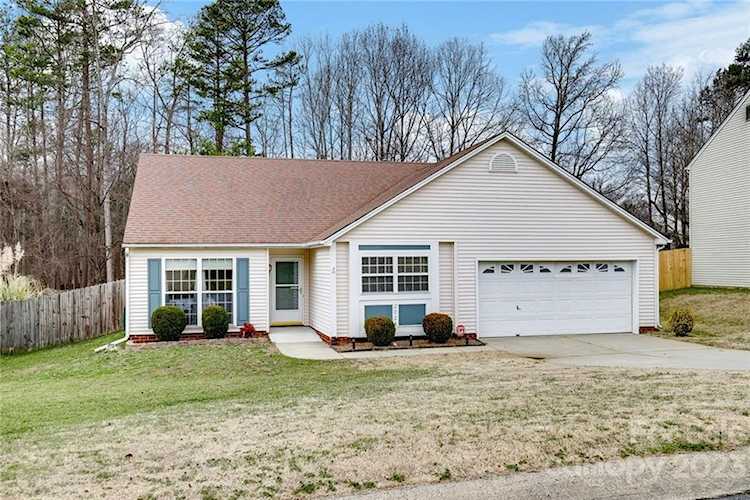 2024 Mallard Pine Ct Charlotte, NC 28262 | MLS 3939849 Photo 1