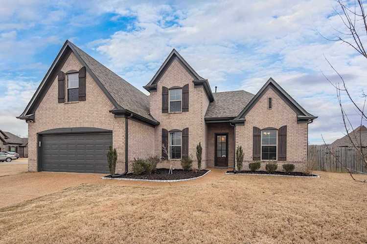 15 Aspen Wood Cv Oakland, TN 38060