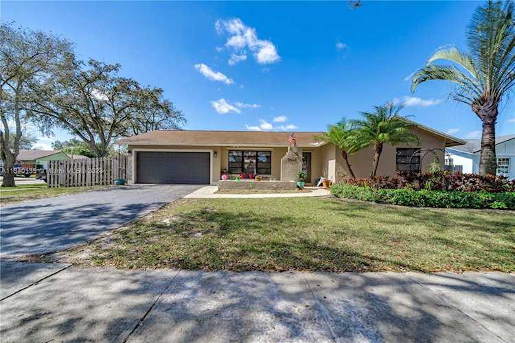 5849 SW 118th Ave Cooper City, FL 33330
