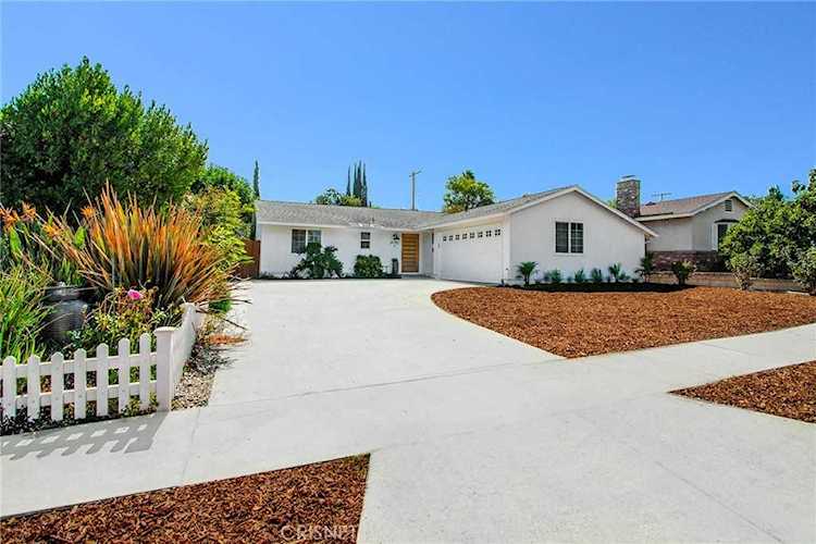 24142 Friar St Woodland Hills, CA 91367 | MLS SR22225793 Photo 1