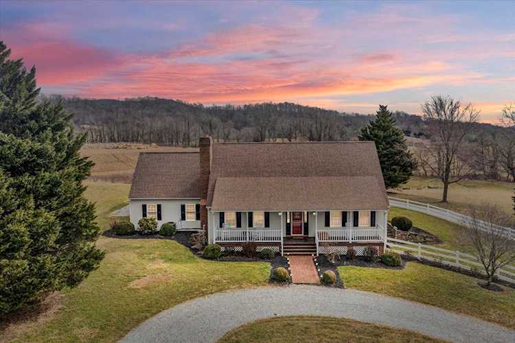 2472 Roanoke Daleville, VA 24083