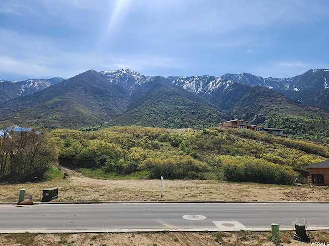 14 E Bentwood Ln Sandy, UT 84092