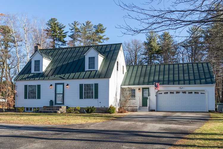 NHRealtyGals New Hampshire Real Estate REMAX Karin Provencher NH Realty Gals Real Estate Agent Photo 1