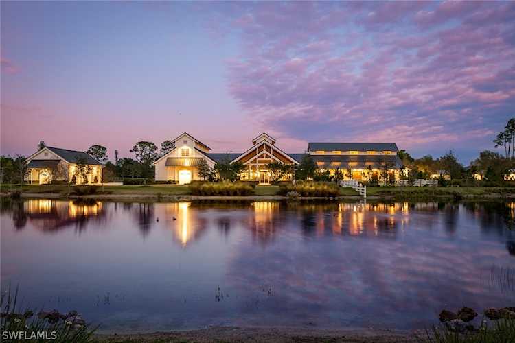 2725 Coach House Ln Naples, FL 34105