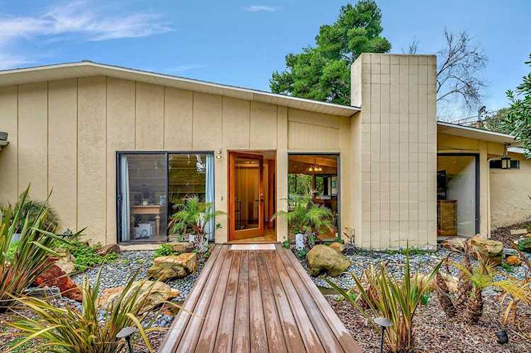 8582 Sugarman Dr La Jolla, CA 92037