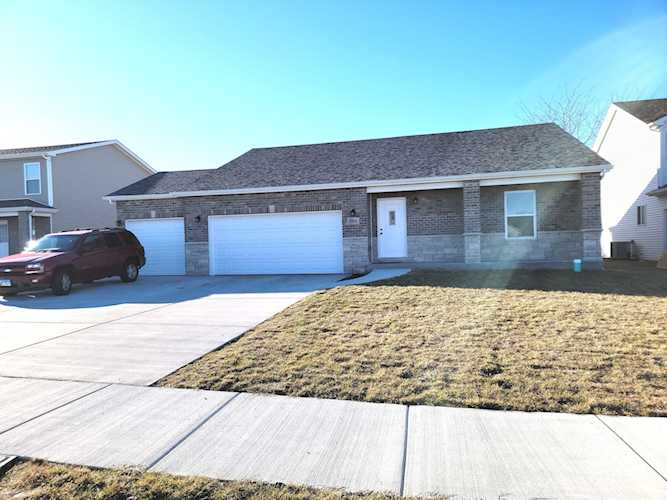 PHOTOS & DETAILS: 886 Western Ave, Braidwood, IL 60408 For Sale - MLS #11718037 - Photos, Virtual Tour, School Info - Real Estate Listing Info Photo 1