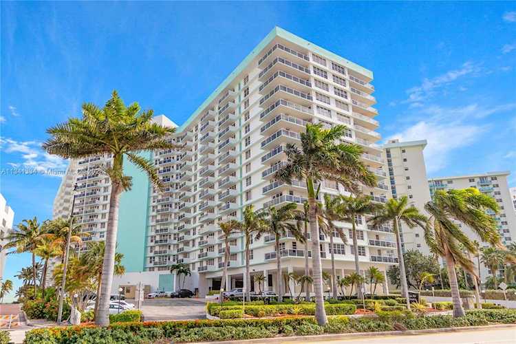 3725 S Ocean Dr #PH23 Hollywood, FL 33019