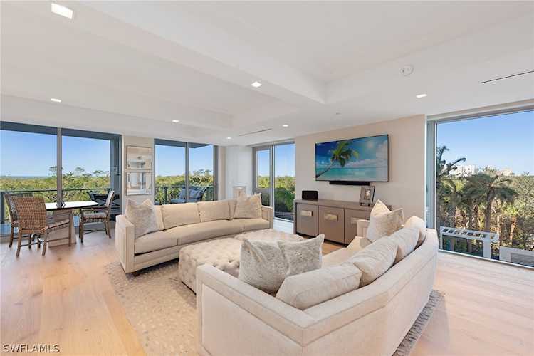 6897 Grenadier Blvd #304 Naples, FL 34108