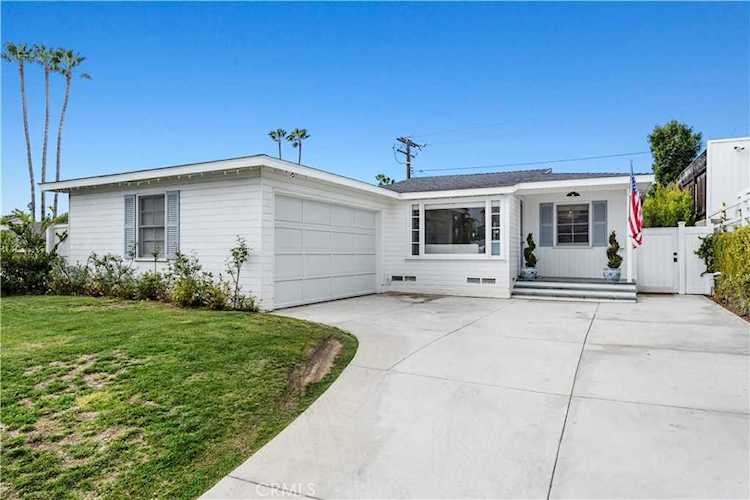1155 Chestnut Ave Manhattan Beach, CA 90266