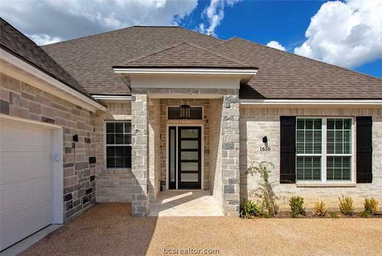 1624 Bennett St Bryan, TX 77802