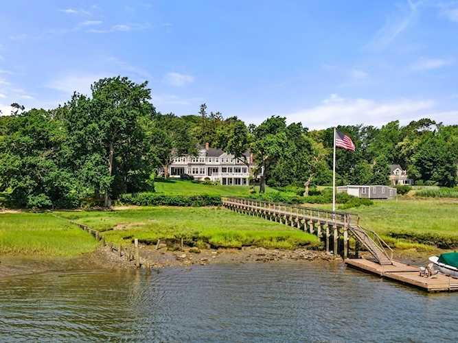 37 Fort Hill Ln Duxbury, MA 02332