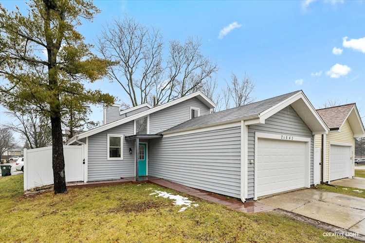 2S643 Wildwood Ct Warrenville, IL 60555