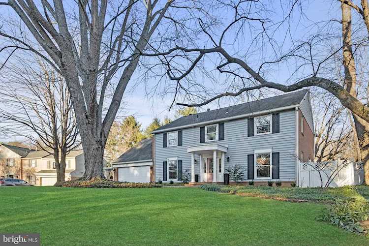 8228 Riding Ridge Place Mclean, VA 22102 | MLS VAFX2107240 Photo 1