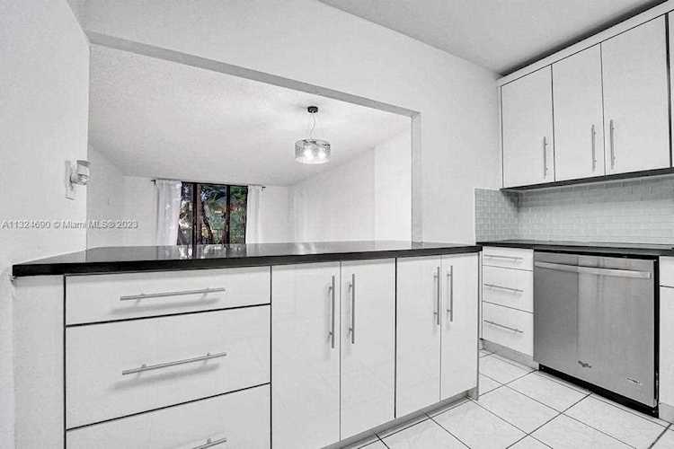 18151 NE 31st Ct #110 Aventura, FL 33160