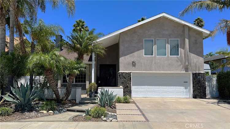 9941 Hot Springs Dr Huntington Beach, CA 92646