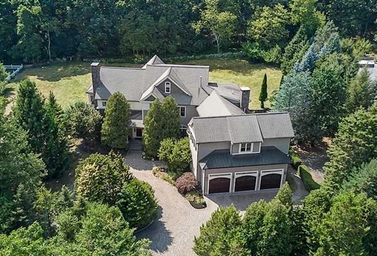 2 Stonegate Ln Dover, MA 02030