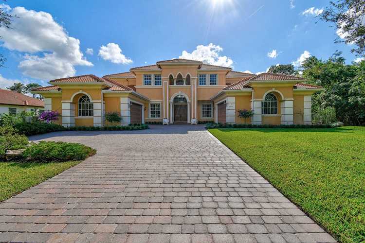 10674 SW Corey Place Palm City, FL 34990