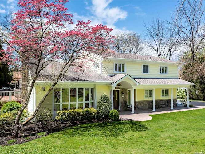 25 Morgan Court Manhasset, NY 11030