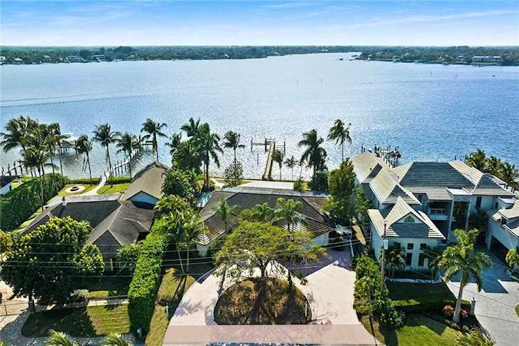 18749 Rio Vista Dr Tequesta, FL 33469