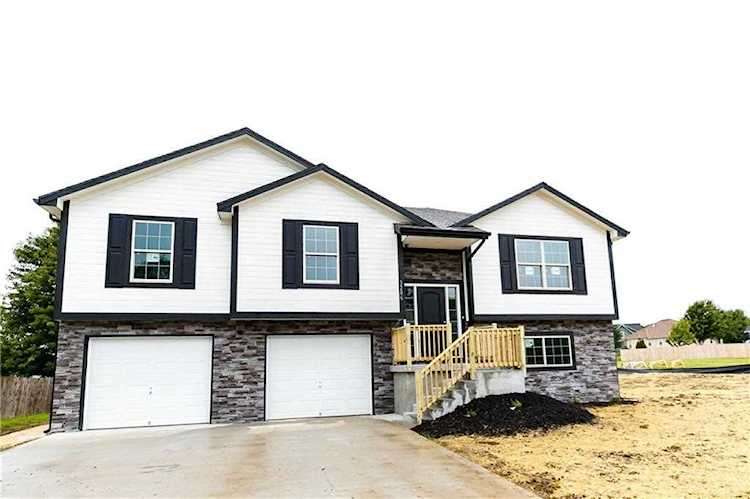 3201 Steel Circle Harrisonville, MO 64701