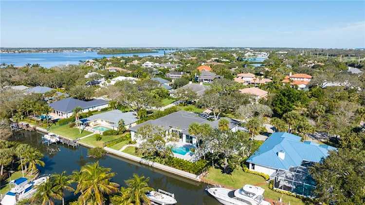 648 Tulip Ln Vero Beach, FL 32963