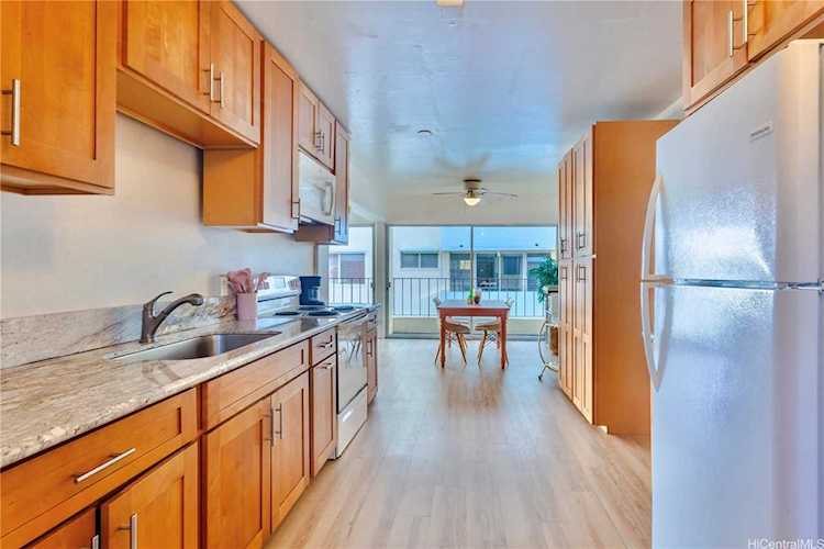 222 Kaiulani Avenue #PH4 Honolulu, HI 96815